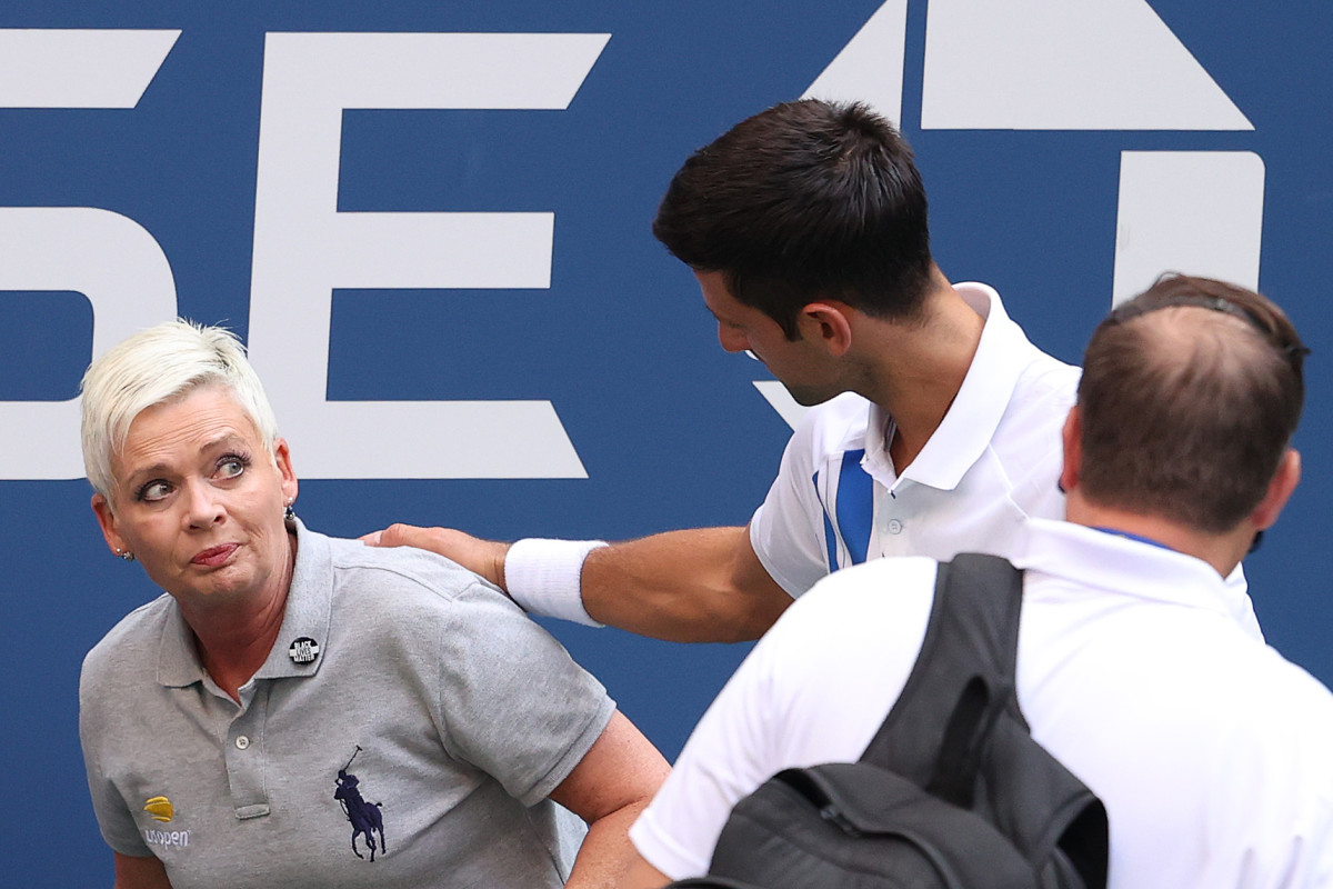 novak-djokovic-line-judge